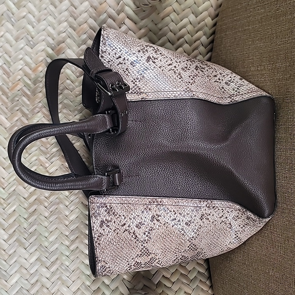 T TAHARI leather snake-skin detailed tote shoulder bag in Dark chocolate - Picture 3 of 10